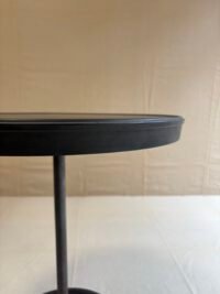 Table d’appoint en Bakélite édité par la Maison Stablet - Vue de profil
