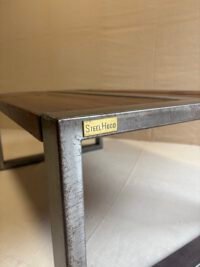 Table basse Steelhood bois massif signé #1 - Vue des détails