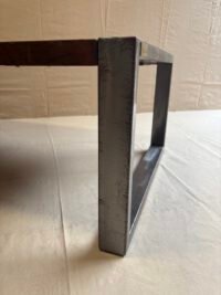 Table basse Steelhood bois massif signé #1 - Vue des piètements