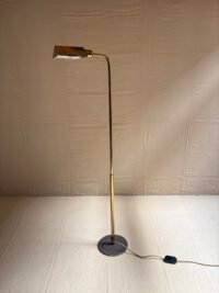 Lampadaire réglable mid-century en laiton - Vue de face