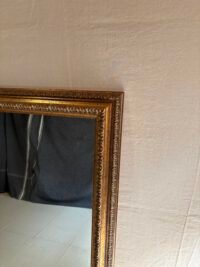 Grand miroir au cadre mouluré style classique - Vue des détails