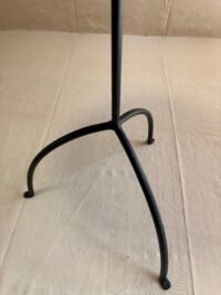 Table d'appoint contemporaine noire - Vue des piètement