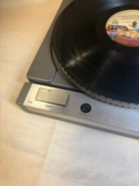 Lecteur vinyle Thorens TD 115 - Vue du côté gauche