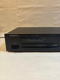 Tuner Onkyo T-4130 - Vue du côté gauche